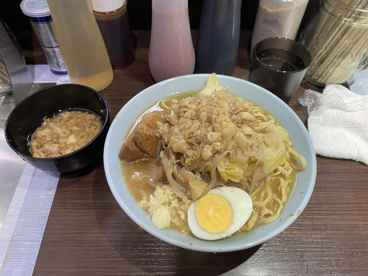 _r_humble_'s tweet photo. 本日オープン
ラーメン富士丸　西早稲田店さん
ラーメン麺半分にブタカスアブラでちょうど良かったﾃﾞｽ。麺もデフォで硬めで好みでした。感謝 https://t.co/0e92elDcBR