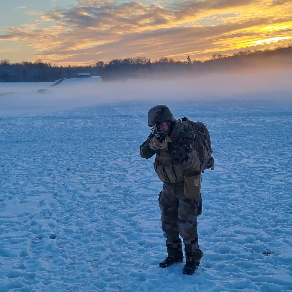 Quelques images prises avant un tir de nuit.
#deterremination #nosjeunesops #armeedeterre