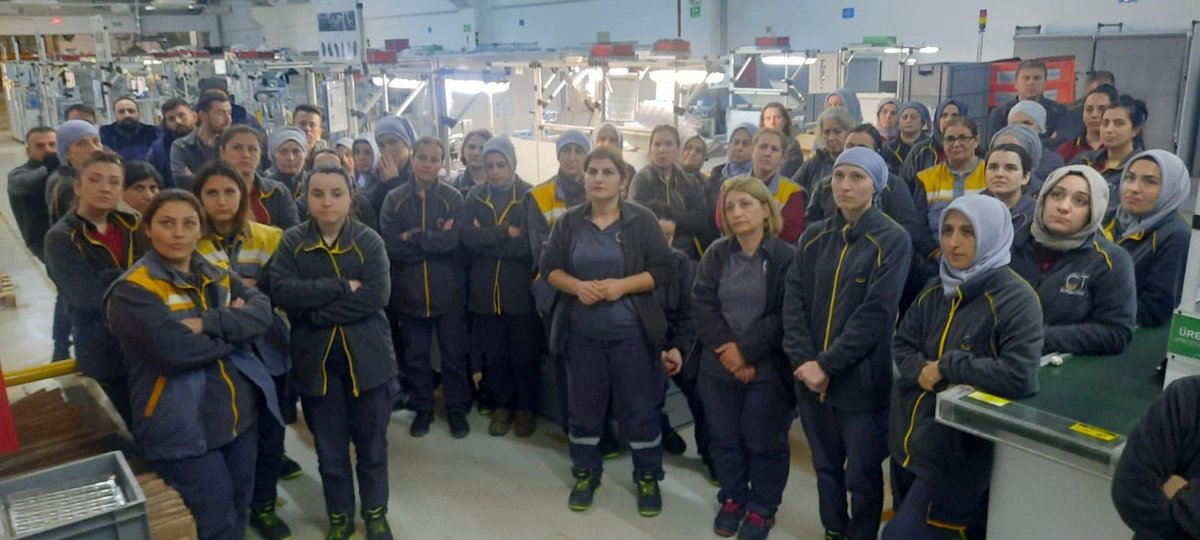 BirlesikMetal's tweet photo. 14 ŞUBAT GREVDEYİZ.!
toplu sözleşme sürecini yürüttüğümüz chinatool (ct otomotiv) işyerinde #Grev uygulama günümüzü ilan ettik...
Haklı taleplerimiz karşılanmadığı takdirde #14Şubat’ta #Grevdeyiz... https://t.co/RJtchlzz2n