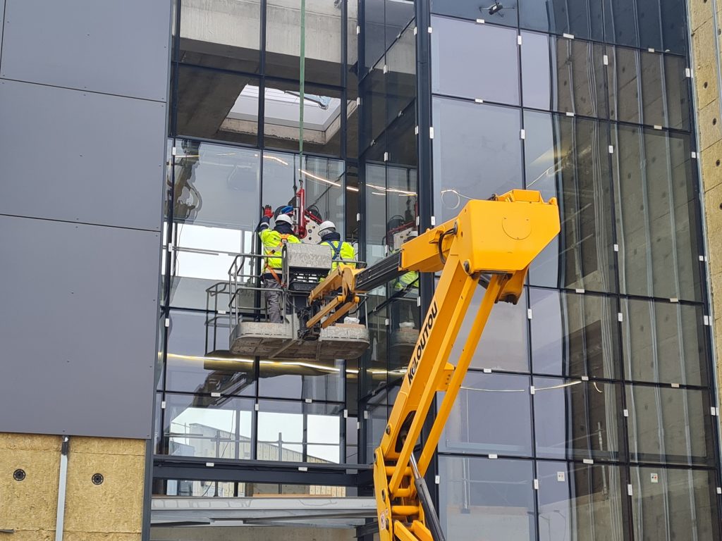 Agence_DMA's tweet photo. Fort d’un savoir-faire exclusif sur le marché tertiaire, le Groupe Lorillard recrute pour ses activités chantier en forte croissance - https://t.co/PlZgFYyWHO https://t.co/bCSrypAwGa