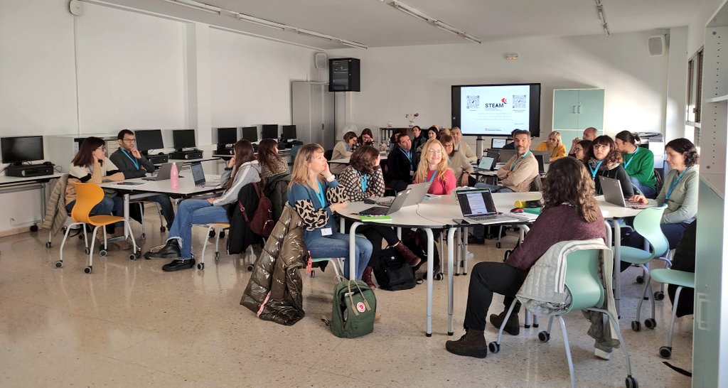 STEAMTerresEbre's tweet photo. Primera comunitat territorial (i presencial!) dels centres STEAMcat de Terres de l'Ebre i Baix Camp. Compartim i treballem plegats per enfortir els nostres projectes. Moltes gràcies per la gran acollida de l'@INSBaixCamp!! https://t.co/Nw6LMbFjK3