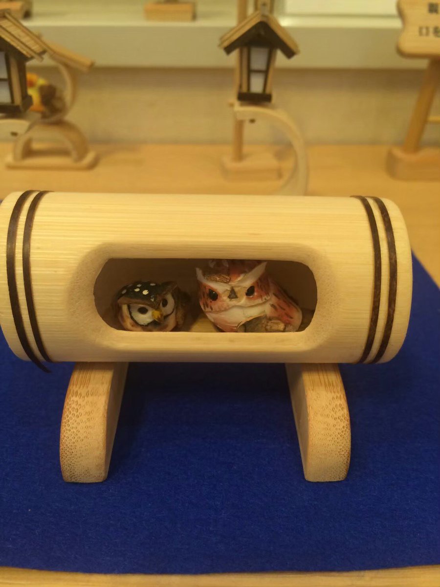 abmin_0806's tweet photo. まさおの竹細工
義父の作品を紹介します。定年退職してから始めた竹細工。設計図は、頭の中。あちこちで小さな展示会をしていました。今は、病気で手が少し不自由になり作成していませんが、どれも素敵な作品です。私は、揺れとんぼが好きです。絶妙なバランスで、ゆらゆら揺れます。 https://t.co/Z3bKS067rM