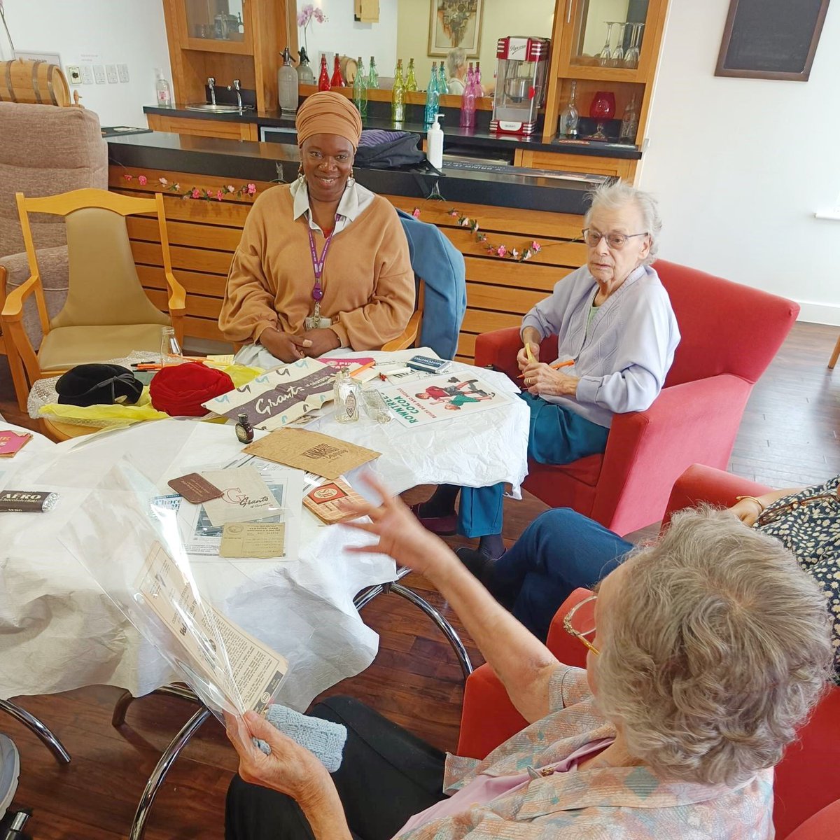 futurecaregroup's tweet image. What a fantastic morning we had today with our residents at Acacia #CareCentre. We had an #objecthandling session with Paulette from the Museum of Croydon. Our residents had so many #stories to tell about their lives in Croydon, it was fascinating to listen to them all!