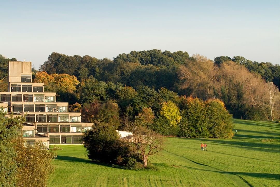 #Women and #postwar #landscapes: <a href="/lucaknorr/">Luca Csepely-Knorr</a>'s inaugural lecture as Prof here at @LivUniArch (woohoo!) is going to be fascinating. I can't wait to hear more about #BrendaColvin, who did <a href="/uniofeastanglia/">UEA</a>'s landscape. And there's even wine at the end.
eventbrite.co.uk/e/inaugural-le…