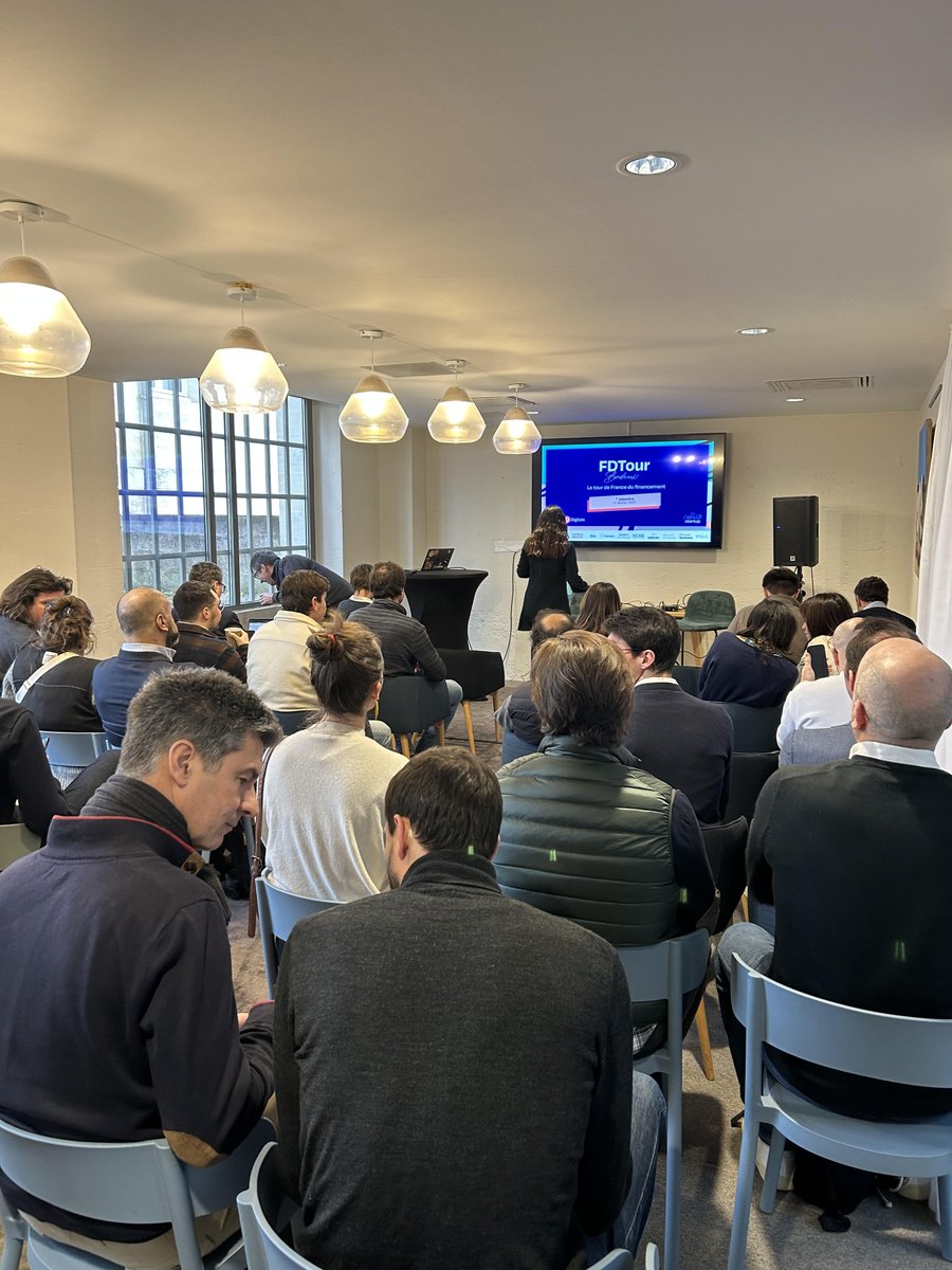 FRdigitale's tweet photo. Salle comble pour notre 1ère étape du FDTour à Bordeaux ce matin chez @HemeraCoworking ! https://t.co/QGxSzcRvdm