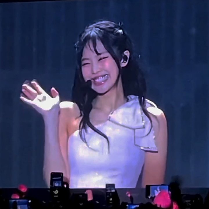 jnkcvnty's tweet photo. jennie kim's smile is everything https://t.co/9DWW6su7tl