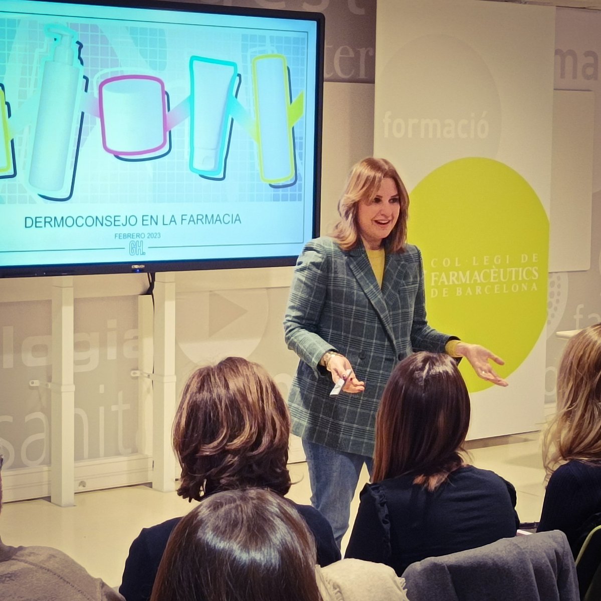 farmaceuticsbcn's tweet photo. 🟢Con las plazas agotadas, hoy celebramos la formación "Dermoanalizadores en el consejo farmacéutico" con @gemaherrerias, vocal de Dermofarmacia y Formulación Magistral del 
 @COF_Sevilla. https://t.co/P2TerozR0H