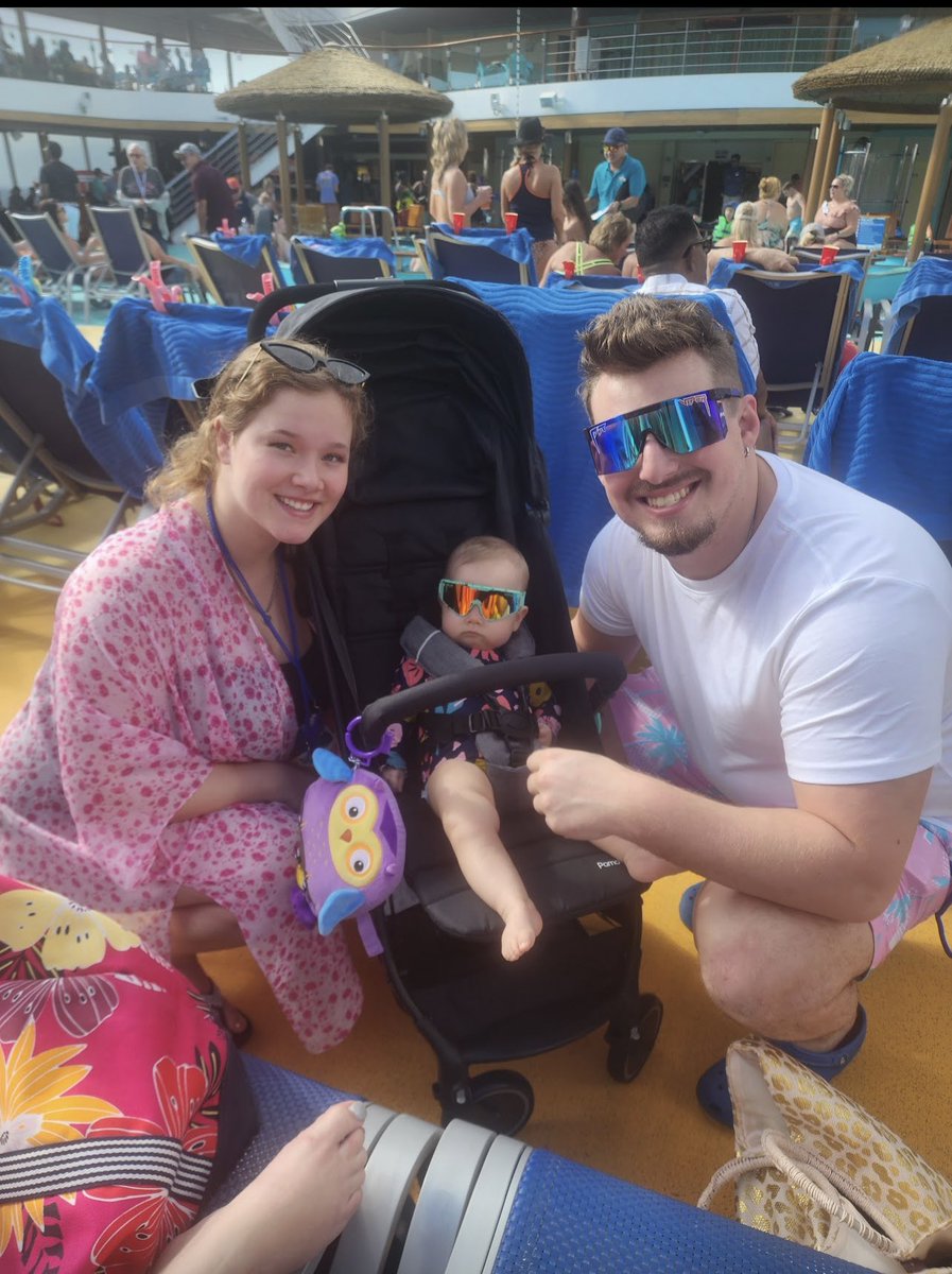 alexisshermann's tweet photo. Being a girl mommy is pretty cool 🤩 😎 💜💚 https://t.co/vP98ca4eHu