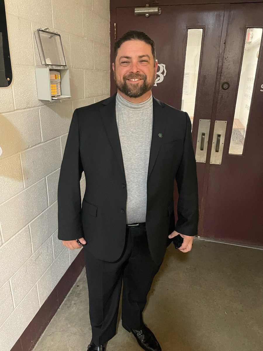 Thanks <a href="/FBHornetHoops/">Flour Bluff Hornets Basketball</a> for supporting me by breaking our suit and tie rules to show my appreciation for @NDMikeBrey and <a href="/NDmbb/">Notre Dame Men's Basketball</a> with the turtleneck and ☘️ lapel! Congrats on a great career Coach. Thanks for your inspiration and GO IRISH!
