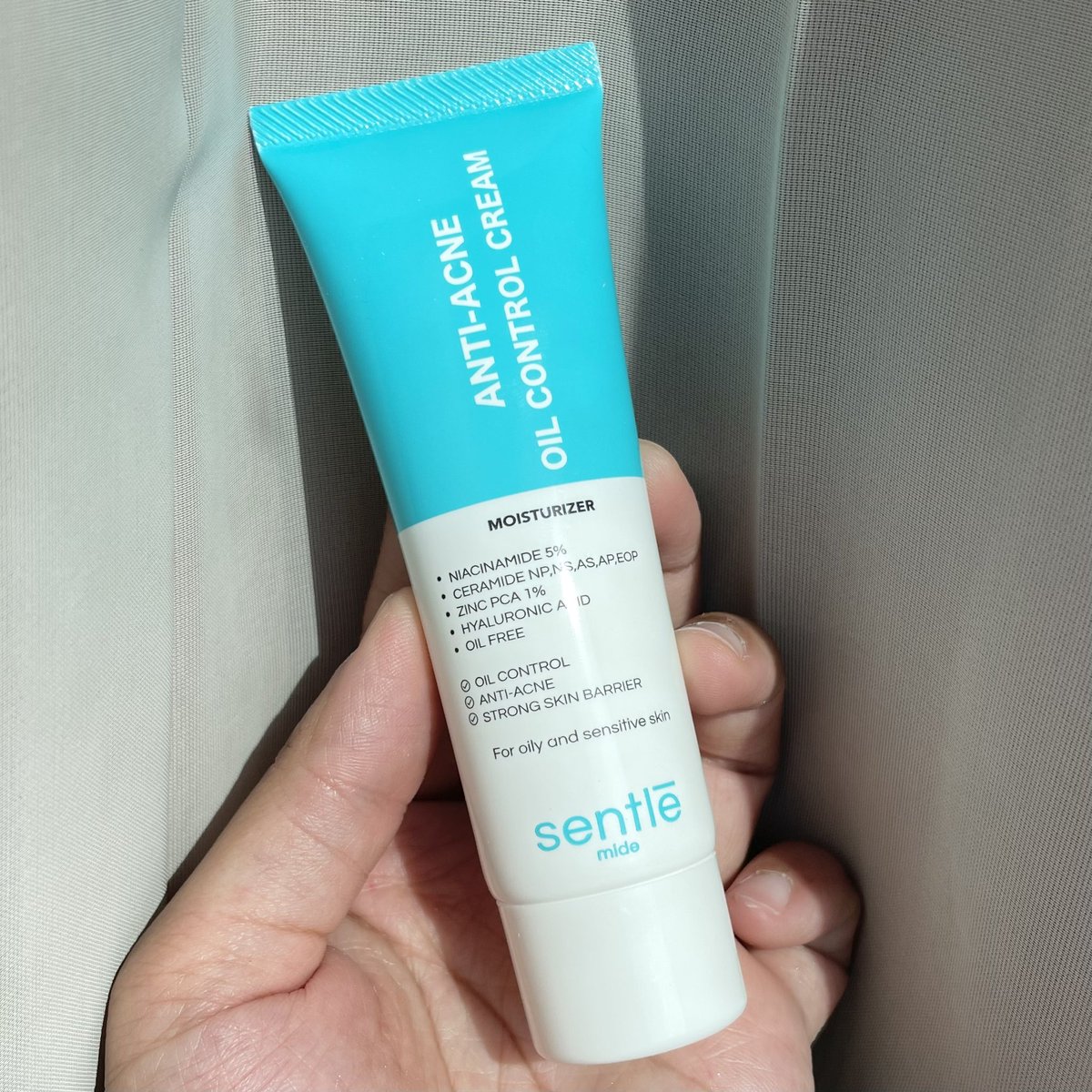 jjdoesitwork's tweet photo. ขออวยยศให้ sentle mide เป็น one and done มอยเจอร์ของคนผิวมันเป็นสิว ทาตัวเดียวจบ ส่วนผสมอัดมาจุกๆ เนื้อเป็นเจลครีม ไม่มีความเหนียวเหนอะเลย ซึมไว เหมาะกับอากาศไทยแลนด์มากกก ไม่มันไม่เยิ้ม ต่อให้ใช้กลางวัน ทากันแดดอีก 2 ข้อ ก็ไม่ไหล ส่วนกลางคืนตัวเดียวเข้านอนได้เลย ลดไปหลายขั้นตอน https://t.co/l1vteQGMfZ