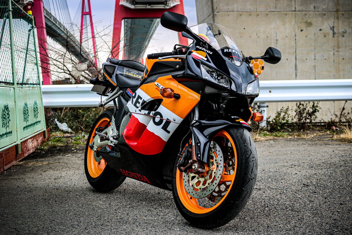 515ryoto0205's tweet photo. 名前：足立 涼斗
性別：男
年齢：22
住み：三重
車種：CBR1000RR sc57 レプソル
           TOYOTA 86
一言：Twitterのバイク投稿少ないですので、よければインスタのバイク垢覗いて下さい👀
インスタ(バイク垢)⇨ https://t.co/QN96H9jnLI
#バイク乗りとして自己紹介
#バイク乗りと繋がりたい https://t.co/CJFsXhYLZh