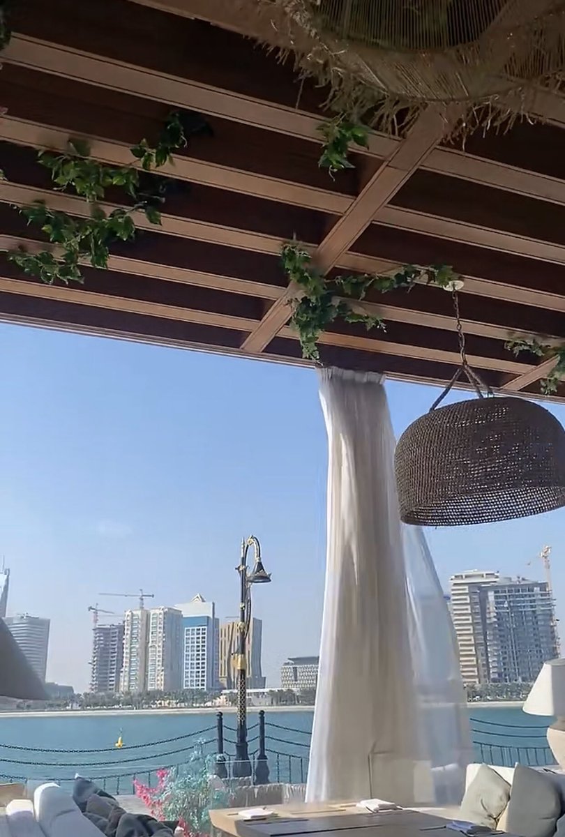 من الأماكن السياحية الجديدة في قطر #جزيرة_المها 🎡 والتي تحتوي على مطاعم عالمية فاخرة 🔥ومدينة العاب "ونتر وندر لاند" وشاطئ ناموس
*الدخول الى الجزيرة مجاناً ومن بعد الساعة 3 مساءً يكون دخول السيارة ب150ر ق غير شامل الألعاب..