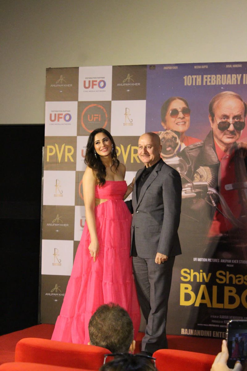 actorprepares's tweet photo. An evening well spent with the stars at the trailer launch at #pvricon of the upcoming feature film #ShivShastriBalboa. Thank you @AnupamPKher sir for inviting the students to experience this. Another proud moment was to see our alumni @RupaliSuri07 host the event so brilliantly. https://t.co/JDg4CzXXCj