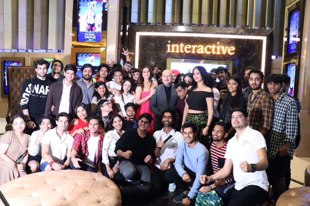 actorprepares's tweet photo. An evening well spent with the stars at the trailer launch at #pvricon of the upcoming feature film #ShivShastriBalboa. Thank you @AnupamPKher sir for inviting the students to experience this. Another proud moment was to see our alumni @RupaliSuri07 host the event so brilliantly. https://t.co/JDg4CzXXCj