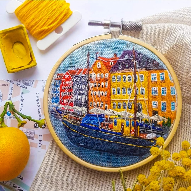 #Embroidery Artist #MariaZamyatina Chronicles Her Passion for #Travel Through #City-Inspired #HoopArt mymodernmet.com/maria-zamyatin…