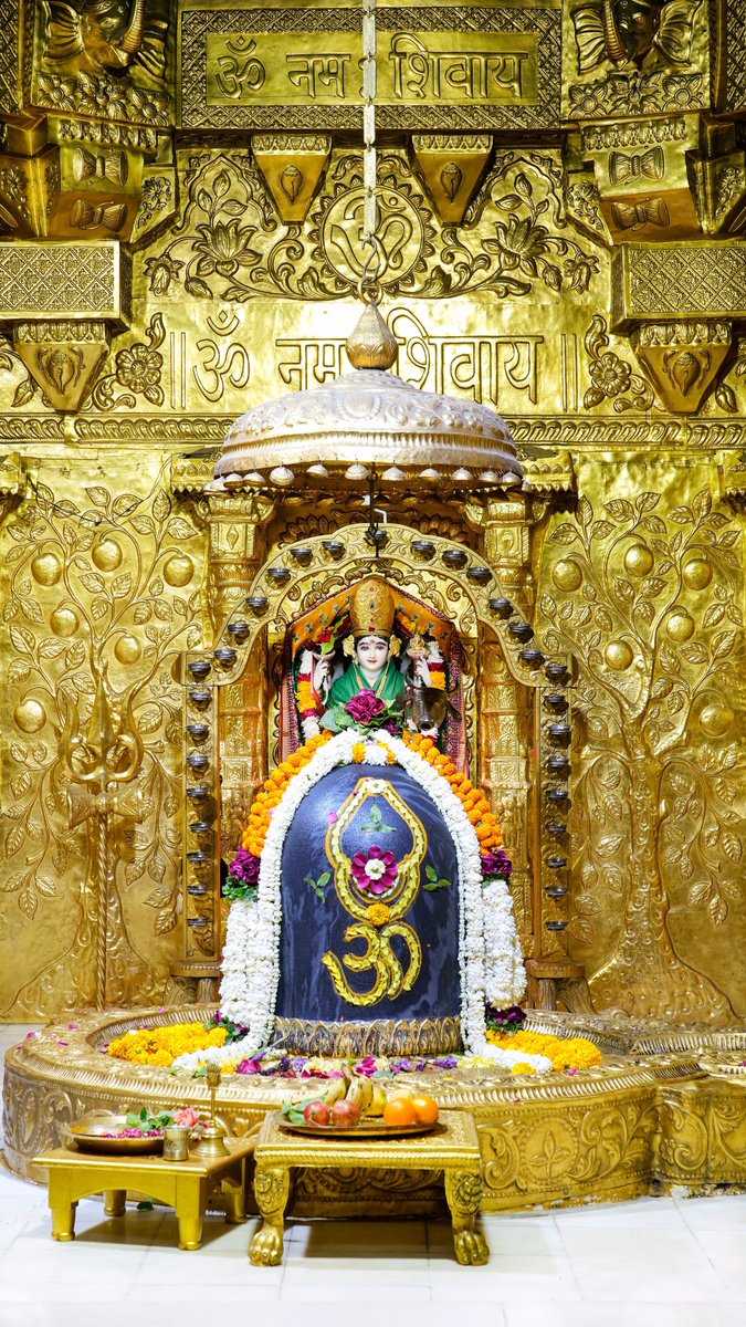 mksanalytiq's tweet photo. श्री सोमनाथ ज्योतिर्लिंग जी के आज के मंगला आरती श्रृंगार दिव्य दर्शन 01.02.2023 https://t.co/LvCbujXqW3