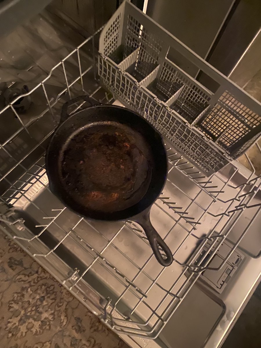 ClueHeywood's tweet photo. Got home just in time to do the dishes https://t.co/Pfwlxobe2t