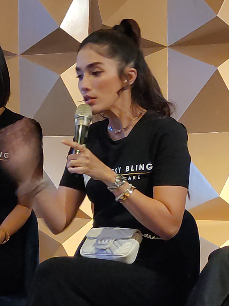 ummifikri's tweet photo. Menurut Ussy #DissyBling mempunyai tagline "menampilkan  warna terbaik dari kulit kita". Sehingga butuh 2th utk membuat formula yg bagus krn ke 5 founder ini ingin membuat skincare yang berner2 baik bagi wajah rakyat indonesia. https://t.co/twdQFUX1Rv