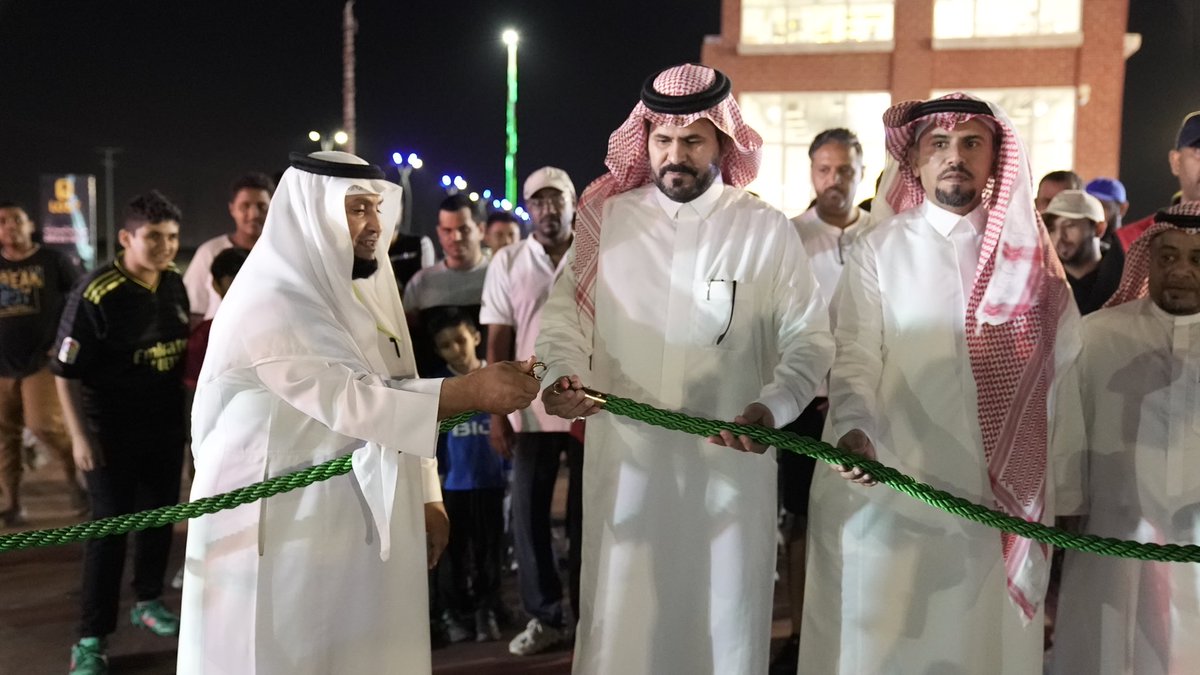 AldarbGov's tweet photo. بحضور سعادة محافظ الدرب فيصل ابن وريك انطلقت مبادرة #امشي30 دقيقة بممشى حديقة المملكة والتي تنظمها وزارة الصحة ممثلة بإدارة شوؤن المراكز الصحية بالقطاع الشمالي ومركز صحي الدرب وبالتعاون مع مجموعة من الجهات الحكومية بالمحافظة وذلك لتعزيز ثقافة المشي ورفع الوعي المجتمعي بأهميته. https://t.co/6E5VoaOvnt