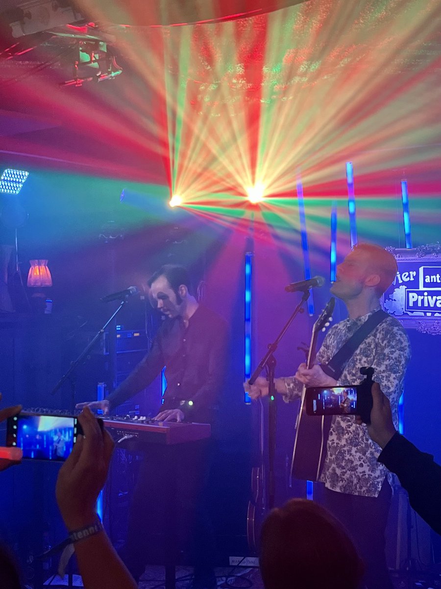 AndySchmitt9's tweet photo. #mandodiao #antenne1privat #4peh #esslingen #fireinthehall #downinthepast party with friends! https://t.co/J6TKaMF0pL