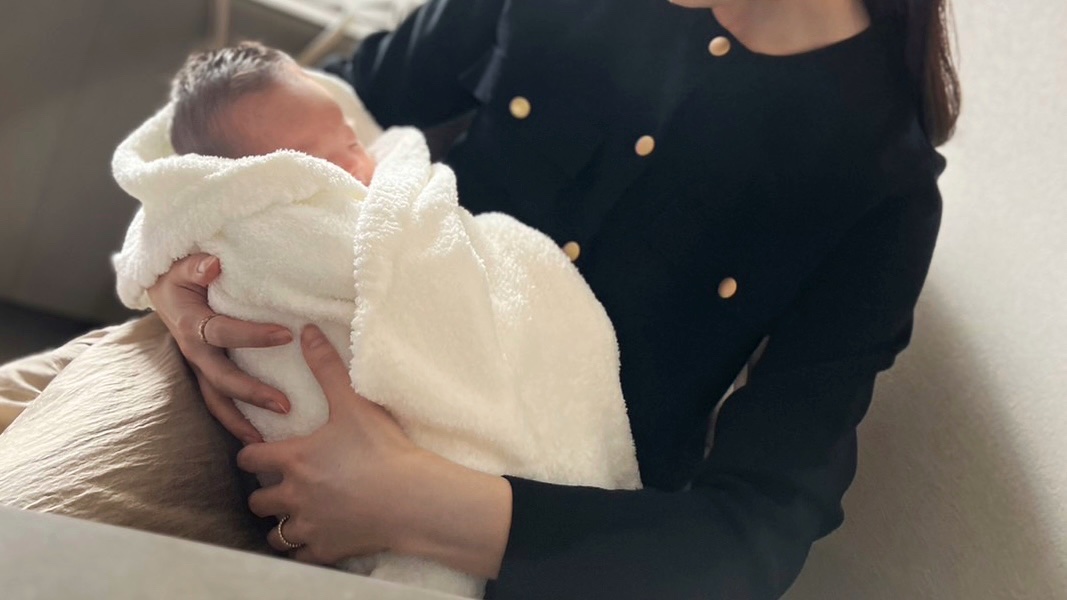 甥っ子くんにはじめましてのご挨拶。泣いて笑ってくしゃみして眠りました。重みがあって、温かくて、私まで眠たくなってきました。