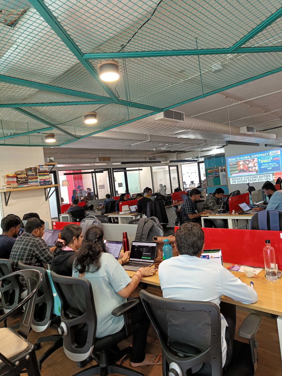 PulkitSaboo's tweet image. The Union Budget 2023-24 has got everyone&apos;s full attention at @FloBizOfficial office! 💰📈 The future of tech for MSMEs getting more exciting with this team Building for Bharat #Budget2023 #FintechFuture #SmallBusiness #MSMEs