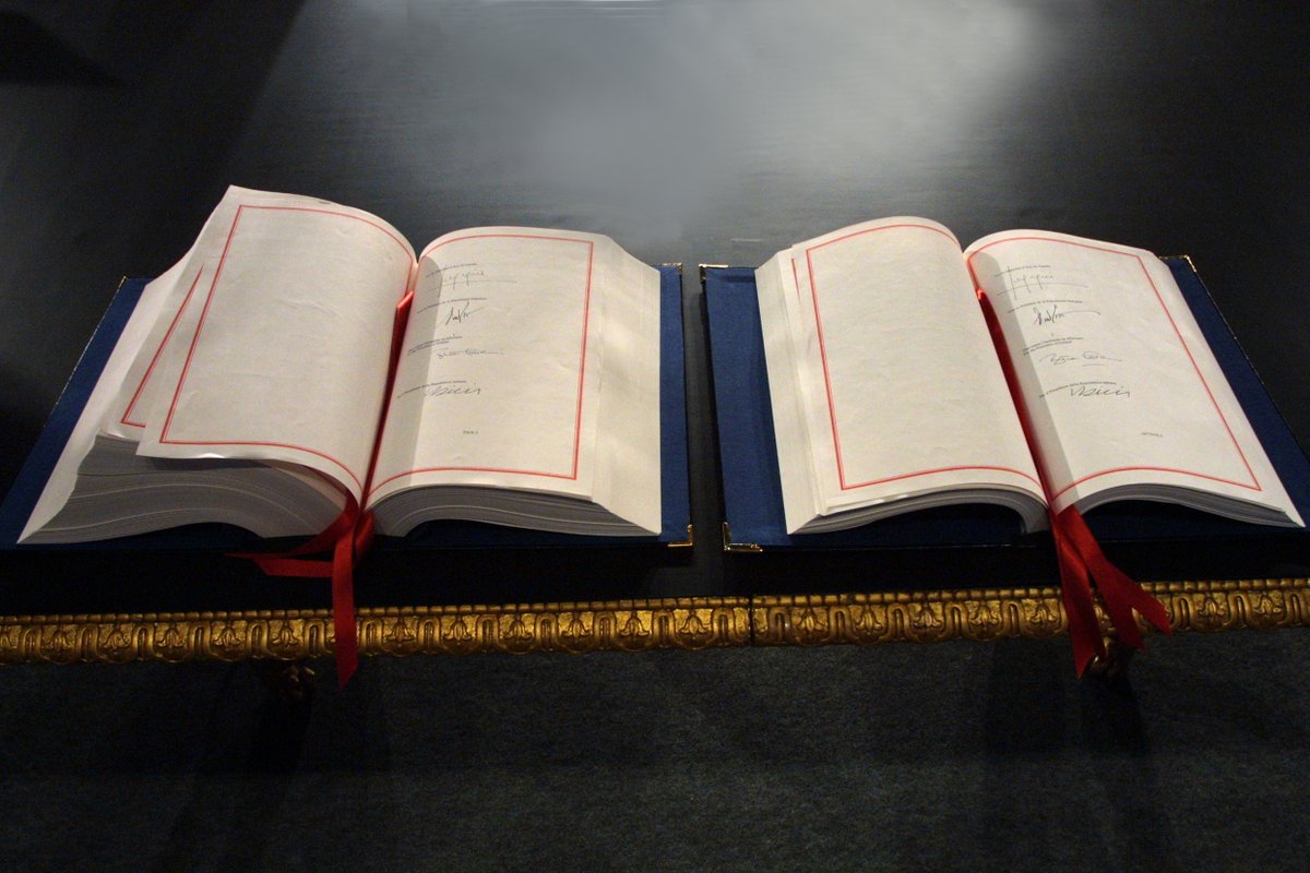 #OnThisDay: the Treaty of Nice entered into force 20 years ago today.

The treaty paved the way for the enlargement of the European Union and reformed:

🕮 how EU decisions are made 
🕮 how EU institutions function