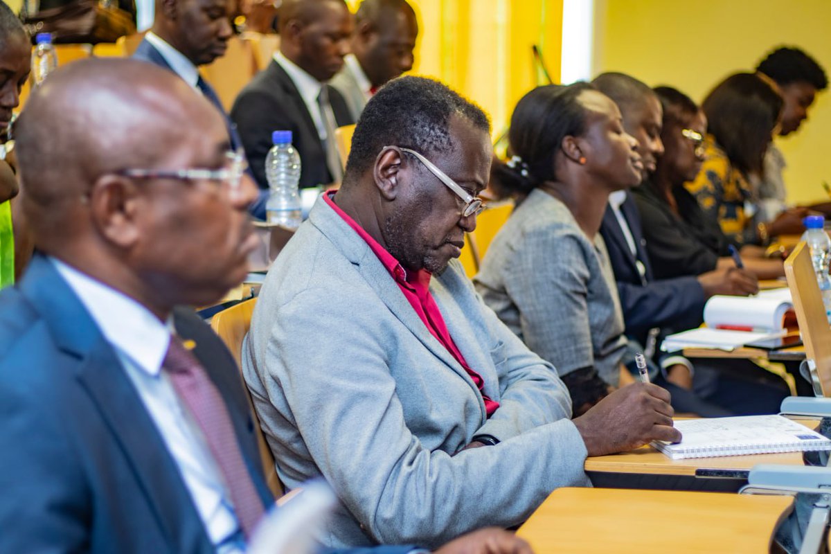 L’objectif de cette rencontre était de permettre aux dif. collaborateurs de s’approprier des orientat° et les actions relevant du <a href="/SanteSocialeGA/">Ministère de la Santé et des Affaires Sociales</a> conformément au discours à la Nation du <a href="/PresidentABO/">Ali Bongo Ondimba</a> en déc.22 et la DPG du PM <a href="/BilieByNze/">Bilie-By-Nze</a> 2/2

📄Le CP ⤵️
sante.gouv.ga/9-actualites/1…