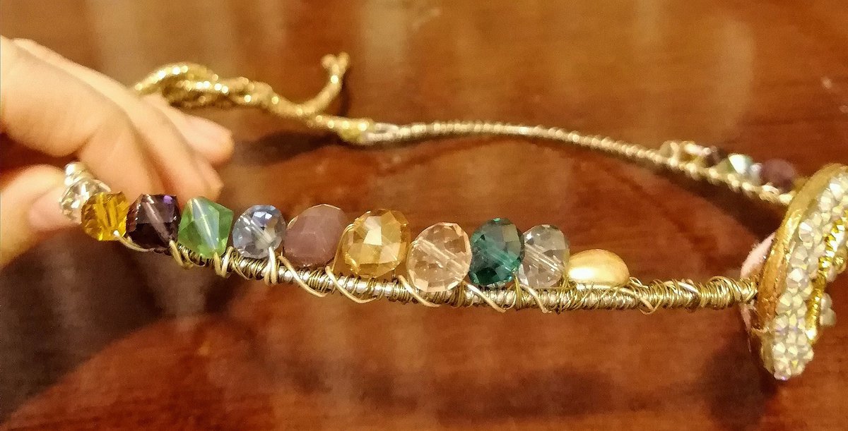 BCmagical's tweet photo. ππβ¨
#tiara #luna #piedrasapreciosas #cosasmagicas #moon #preciousstones #magicthings https://t.co/QMrA4aAgIp
