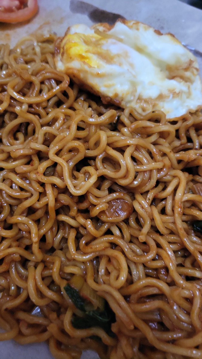 reinaldo_ibram's tweet photo. @sepmi_efendi Makan Indomie enak https://t.co/fMnRFbopBV