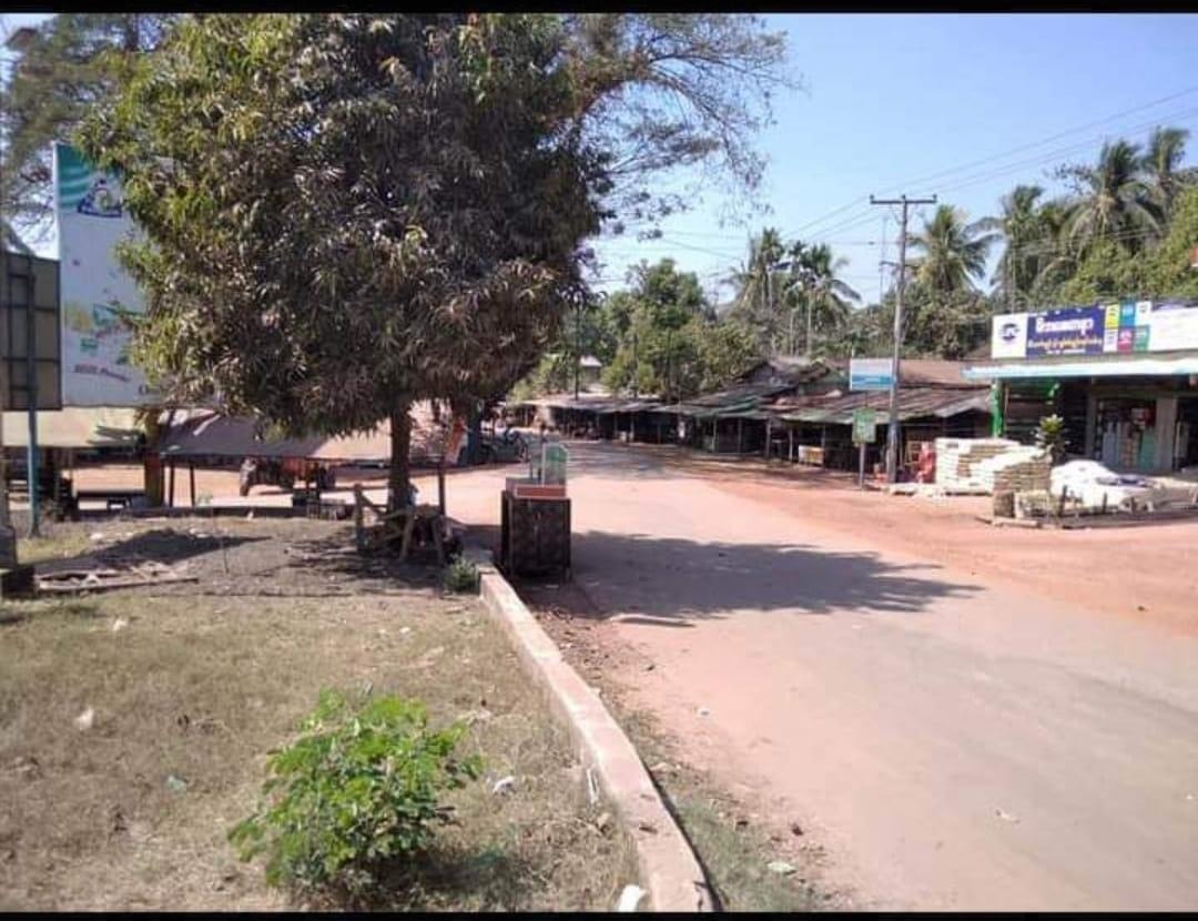 HURFOM's tweet photo. 1/4 Like civilians from many states and regions across the country, Mon State civilians closed their businesses and activities. Today, they stayed off the main roads, streets, and markets in a silent strike against the 2nd-year-failed coup. https://t.co/Zhucdb3bkh