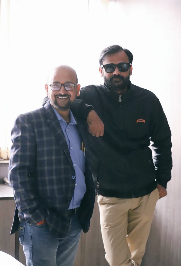 JavedMustafa_'s tweet photo. बड़े भाई जैसे मेरे सीनियर...@Rajneeshht भाई..बजट मंथन के बीच बहुत समय साथ मे फोटो ��्लिक करने मौका मिला..

#javedmustafa https://t.co/ilrJI7KtdI