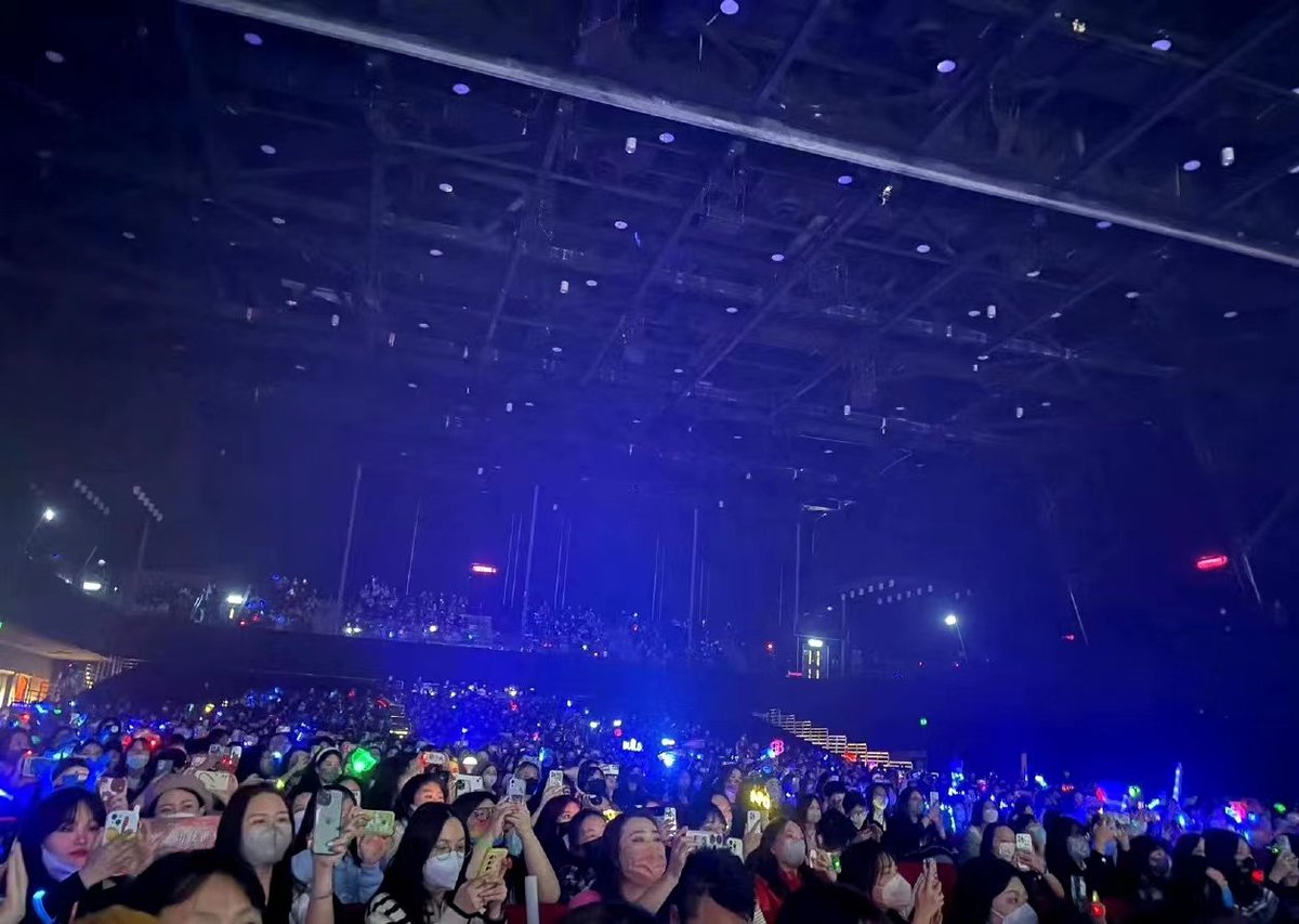 shelterlala's tweet photo. #BuildJakapan #BuildTheShowStar https://t.co/TdCxD6u9Rr