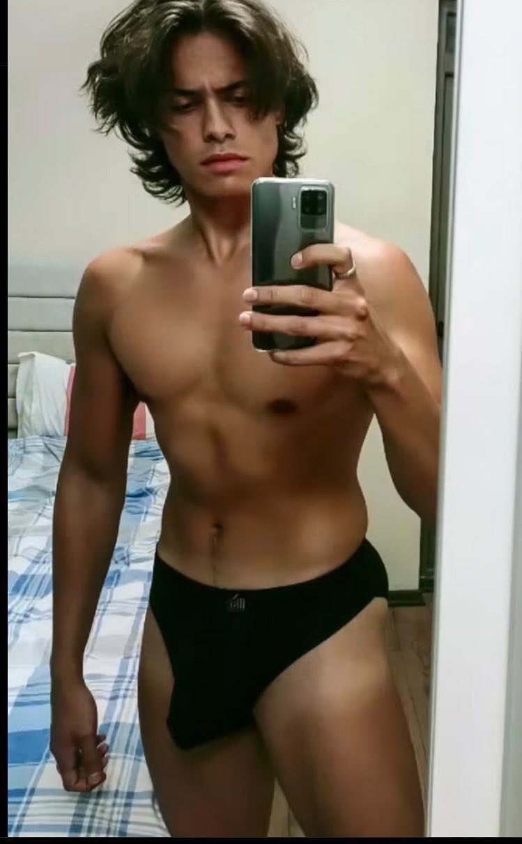 Hakan Kanburoğlu on X: Kısmetse Olur Batuhan'ın ifşaları kaynıyor ortalık.  Kızlardan nude falan istiyormuş. İsteyebilir ama zorluyormuş. O değil  kendisi de slip paylaşımlar yapmış. Batuhan Boz yakında elenir.  #kısmetseolur t.cogAmCYtzUOj  X