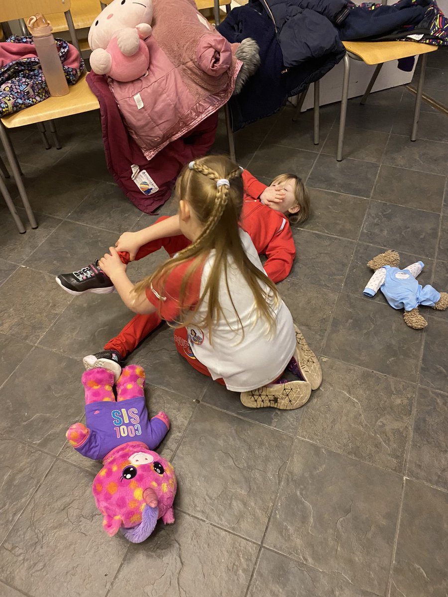 3rd Kennet Vale Rainbows 💙 (@3rdvale) on Twitter photo Last night was first aid. Such an important lesson to teach children of all ages, truly amazed at how well the girls did <a href="/gguidingrberks/">Girlguiding Berks</a> @girlguiding <a href="/Girlguiding/">Girlguiding</a>SWE <a href="/GuidingMembers/">Girlguiding For Members</a> Last night was first aid. Such an important lesson to teach children of all ages, truly amazed at how well the girls did <a href="/gguidingrberks/">Girlguiding Berks</a> @girlguiding <a href="/Girlguiding/">Girlguiding</a>SWE <a href="/GuidingMembers/">Girlguiding For Members</a>