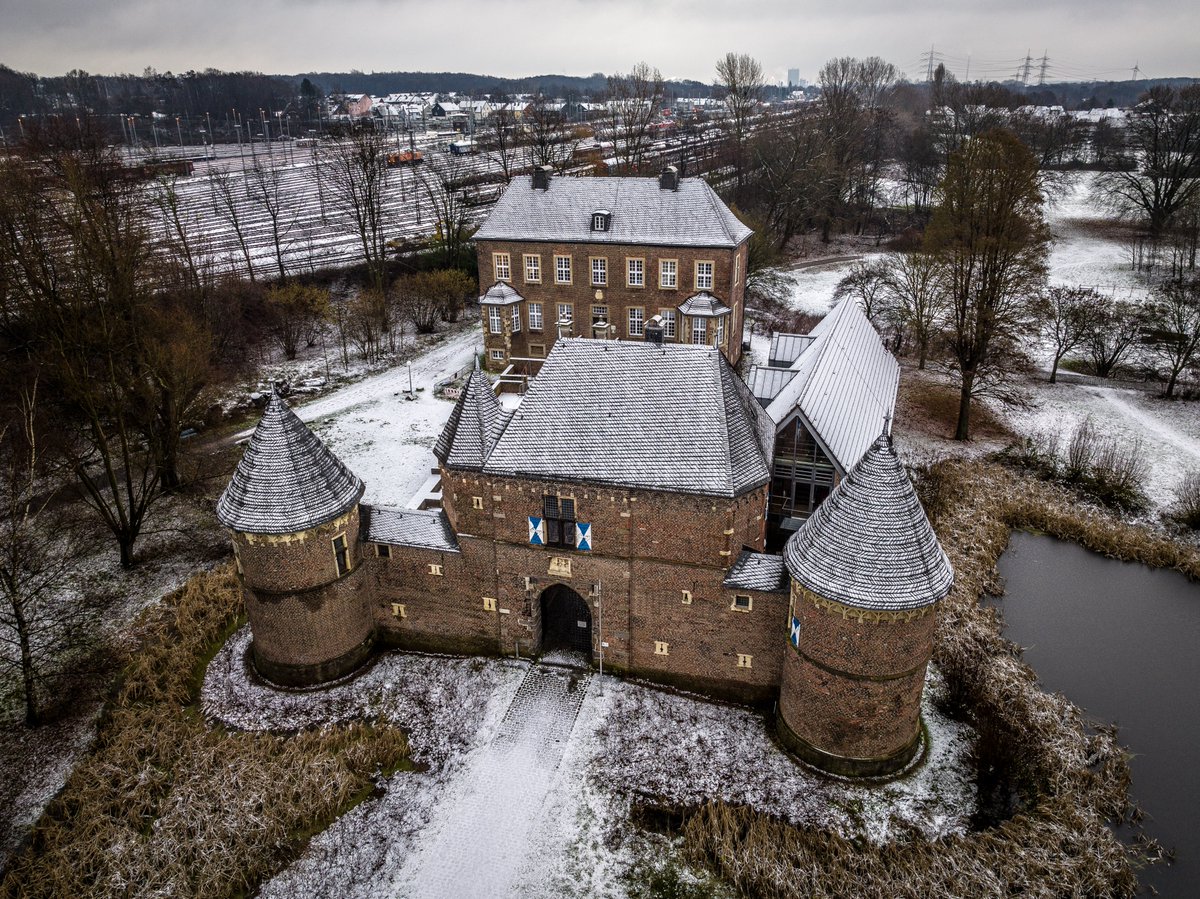 Wir wünschen euch einen guten Morgen mit einem Rückblick auf die verschneite #BurgVondern! ⛄️😍
📸 Tom Thöne
#oberhausen #mehrerleben #meinruhrgebiet #deinnrw