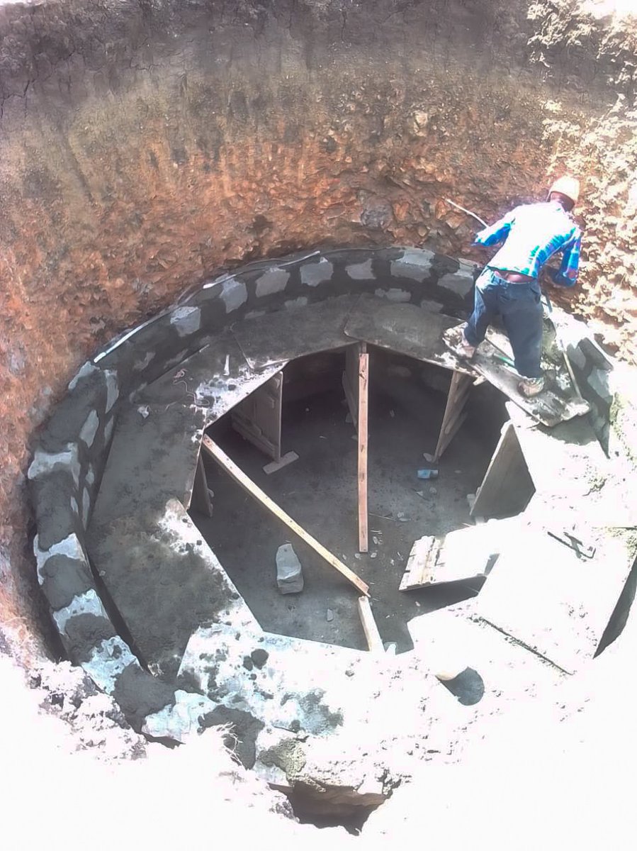 RepairItKenya's tweet photo. Currently ongoing : construction of a cylindrical 60 000m3 underground water tank and installation of a submersible automatic water pump for a client in Kitengela. For similar construction works or repairs, call/whatsapp 0787256898. https://t.co/Tgt4wtFVRx