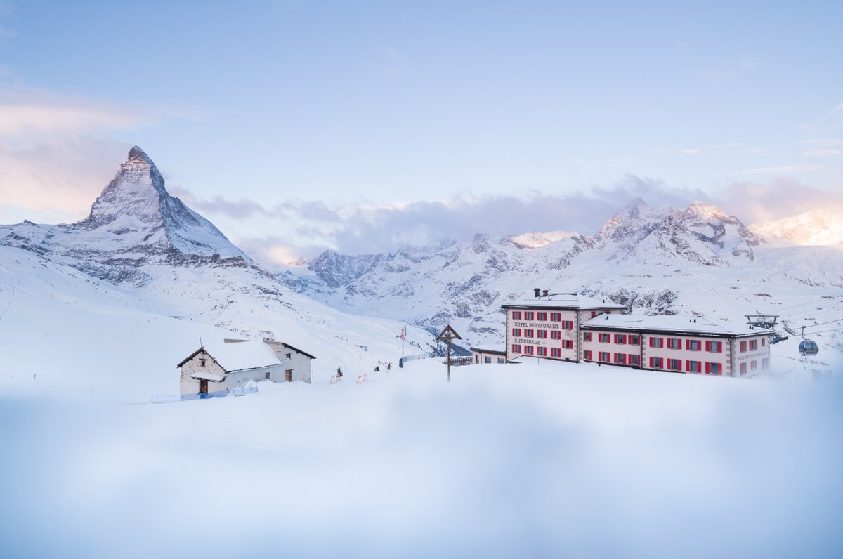 In welk seizoen vind je Toblerone Mountain het lekkerst? #Matterhorn 🥰

<a href="/zermatt_tourism/">Zermatt - Matterhorn</a>
