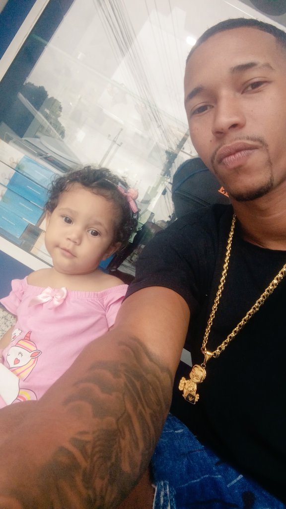 Quem me da forças pra lutar todo dia e nem sabe o quanto é importante na minha vida,que quando tô mal da um sorriso e melhora meu dia, pai vai fazer o melhor por você sempre minha princesa te amo demais...❤❤🎀👨‍👧