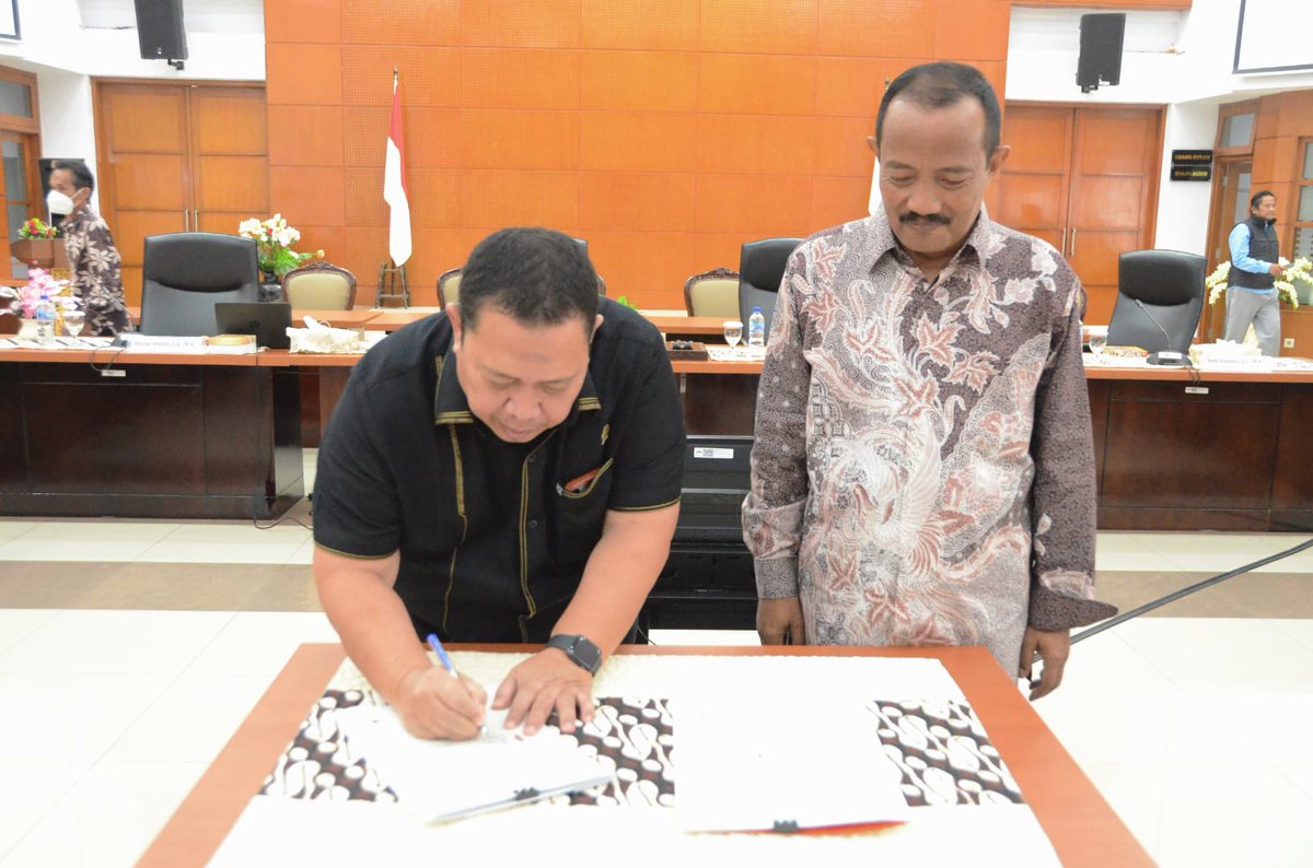 DPR_RI's tweet photo. Pusat Kajian Anggaran (PKA) Setjen DPR RI DPR RI menyelenggarakan Focus Group Discussion (FGD) membahas 'Keuangan antara Pemerintah Pusat dan Pemerintah Daerah Terhadap Keuangan Daerah', di Kopo, Cisarua, Bogor, Jawa Barat pada Senin (30/1/2023). #SetjenDPR #BKDPR https://t.co/FURxeLvS0G