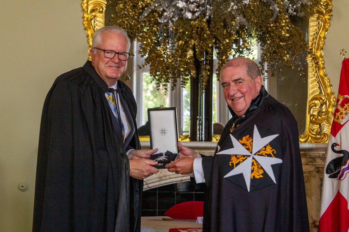 stjohn_wa's tweet photo. The Honourable Chris Dawson AC APM, Governor of WA has been admitted as a Knight of Grace in the Order of St John, and installed as the Knight Commander of the Commandery in Western Australia. https://t.co/sLlUSWOba3