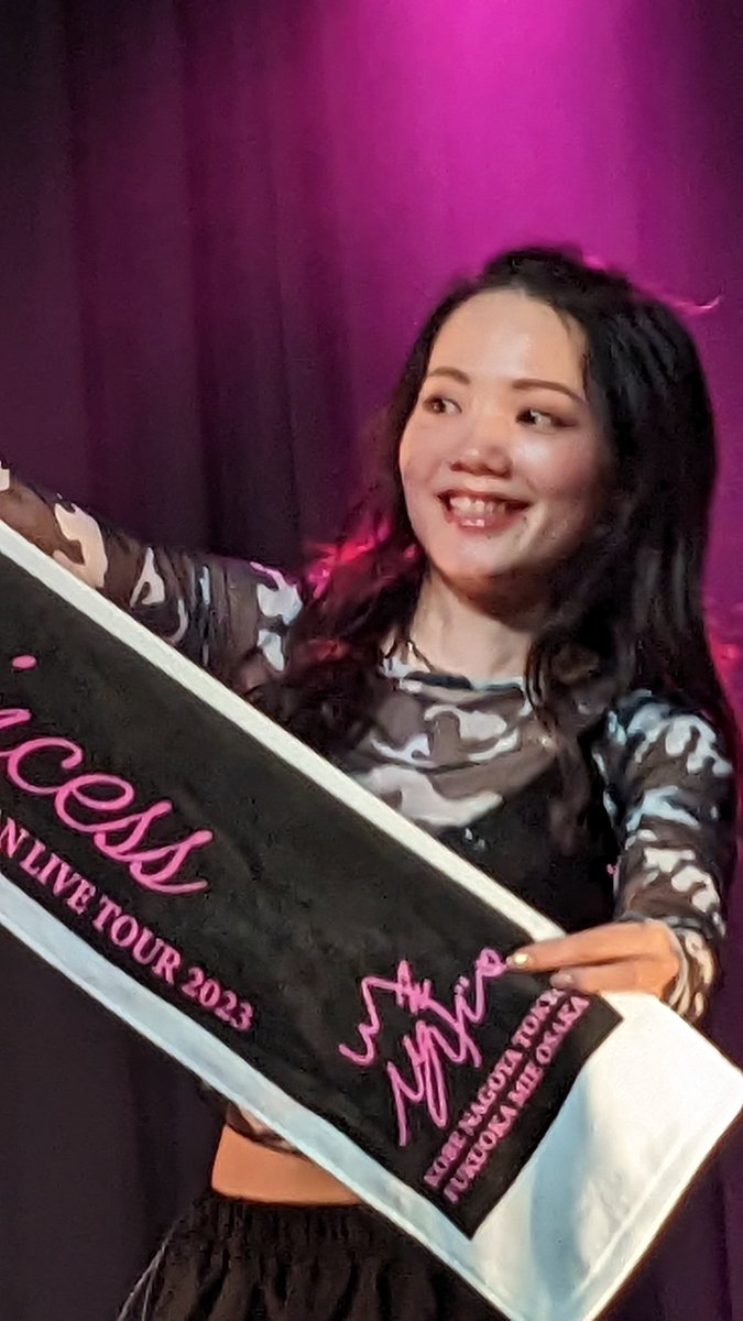 makky106's tweet image. あかねっち💚(@Akane__Watanabe)

もかちゃんのライブツアー神戸公演で華麗なダンスパフォーマンスを見せたりもかちゃんのライブタオルを掲げるなどファンを魅了しましたね💚💚

#プリプロ
#PRINCESSPROJECT
#TeamMOCA