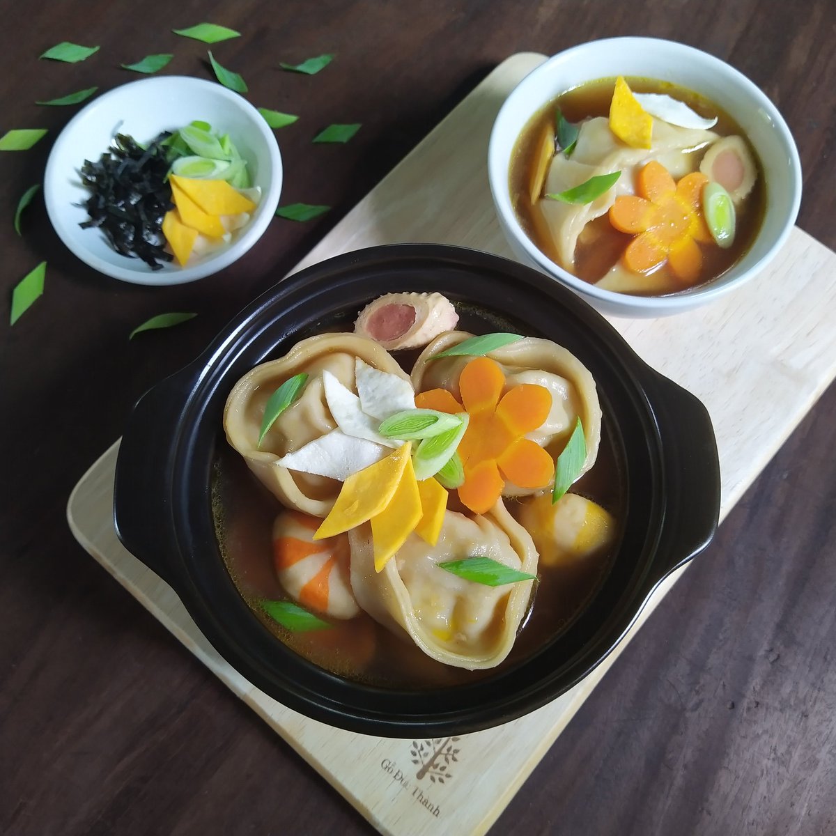 RyangBae1997's tweet photo. 갈비탕 Sườn hầm 
만두국 Canh mandu https://t.co/odDG710mBj