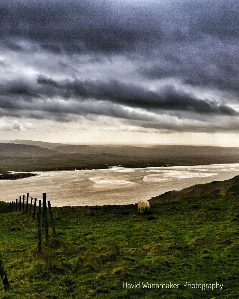 The River Dovey estuary. #wales #welshcoast #welshcountryside #explorewales #capturebritain #gloriousbritain #igerswales #earthfocus #pixs #estuary #northwales instagr.am/p/CoHFbzXu1yA/