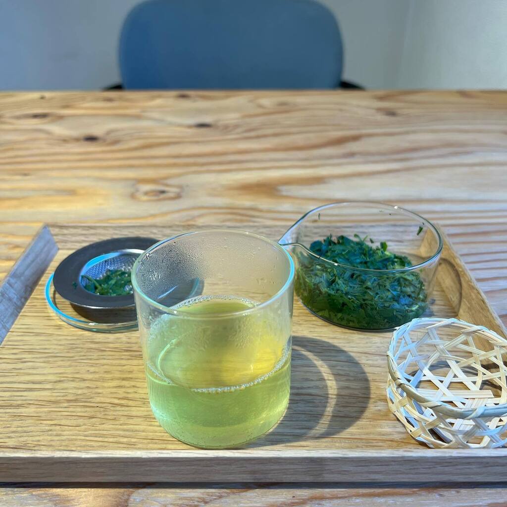 qramo's tweet photo. ある日のお茶 #sakuu https://t.co/KVkJzAloXU https://t.co/AP409GPFww