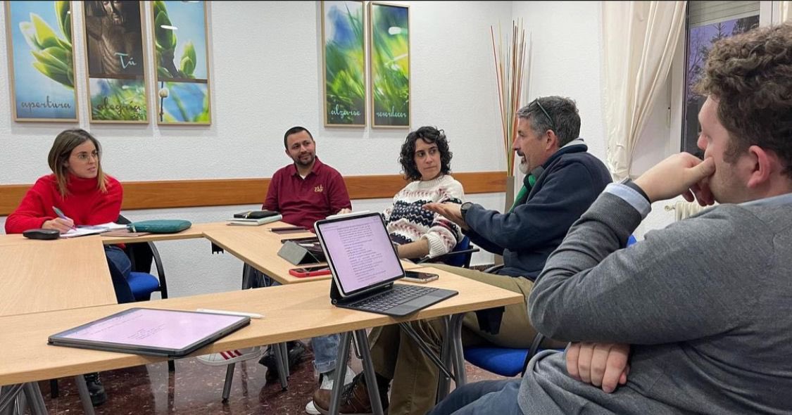 Los días 28 y 29 de enero responsables de Pastoral Infantil Juvenil Vocacional se reunieron para abrir nuevas perspectivas de evangelización.Laura Ramos pasó unos días formándose en dicho encuentro.
#responsablesPIJV2023 #evangelizandoalestiloclaret #dejatequerer #corazondemaria