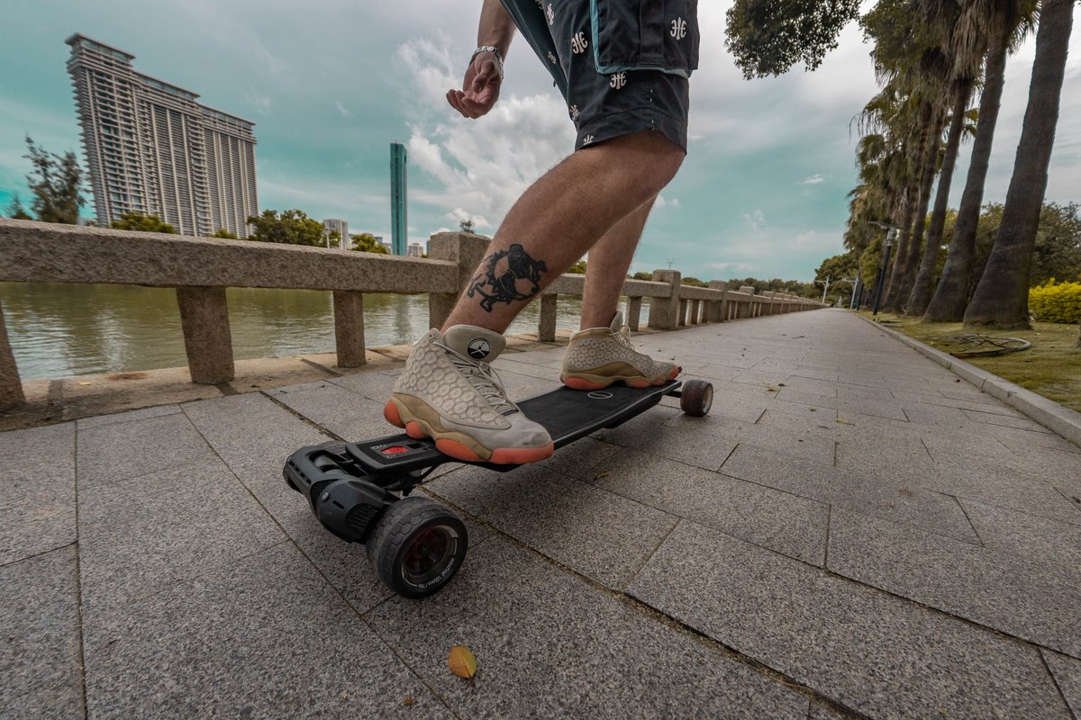 Personality and performance go hand-in-hand.

#maxfind #electricskateboard #eboard #skateboard #riding #leisurelife #weekendactivity