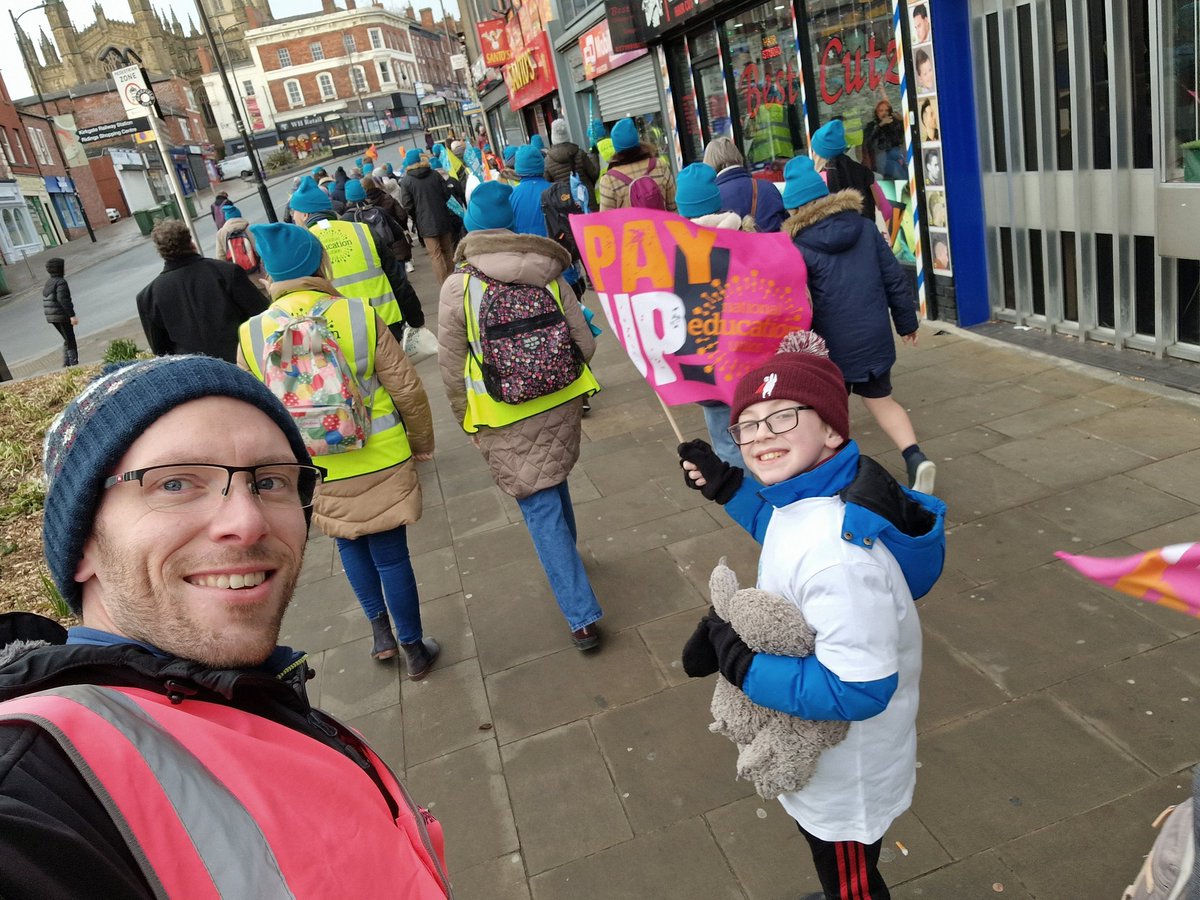 Callum_SEND's tweet image. Wakefield rally #PayUp #ValueEducation #ValueEducators @NEUnion