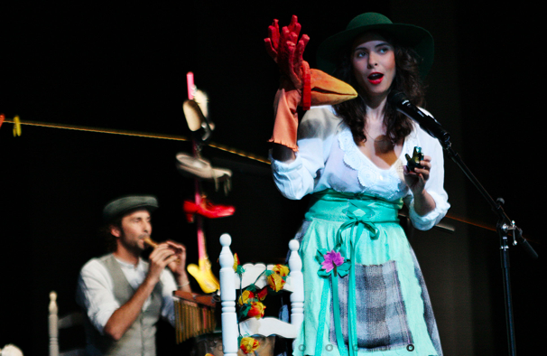 JMDLatina's tweet photo. 👧👦“Coser y cantar” con Ainhoa Limón.
A través de sus canciones interpretados con instrumentos como cucharas, sartenes, dedales, botellas de anís y panaderas, descubriremos el “Hilo de la memoria”.
👉Recomendado a partir de 4 años.
📆Viernes 3, a las 18h.
🏠CC Miguel Hernández https://t.co/s8HEEKGL9d