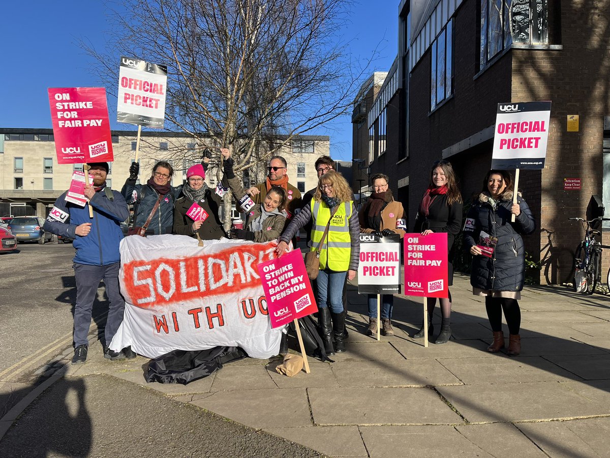 Sidgwick Site is looking particularly empty today, thanks to our pickets in the glorious sunshine #ucuRISING #solidarity #ucustrikes